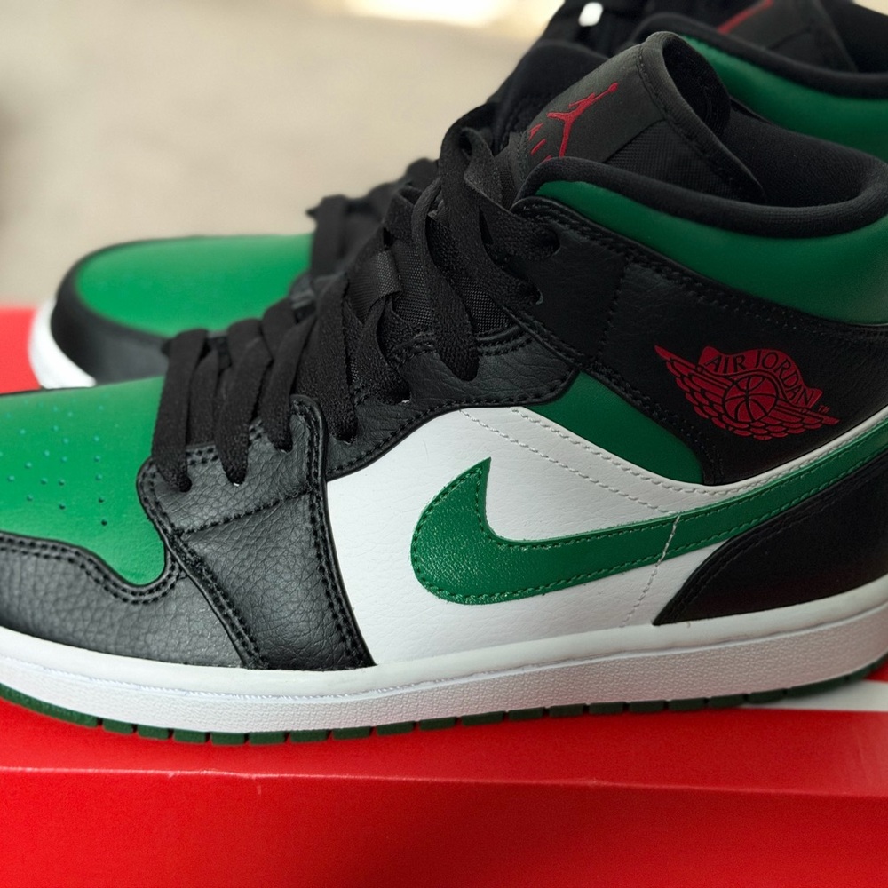Jordan Men's Black, Green, and White Sneakers